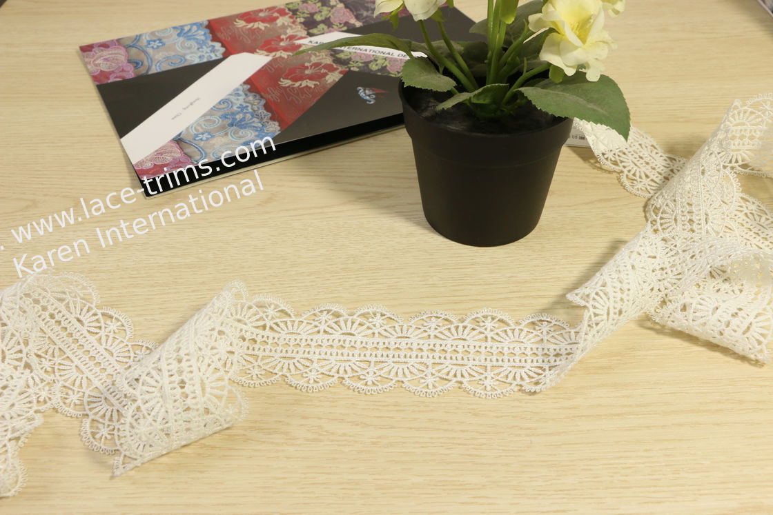 Curved Edging Guipure Lace Trims , Interlining 2 Inch Lace Trim Perforated