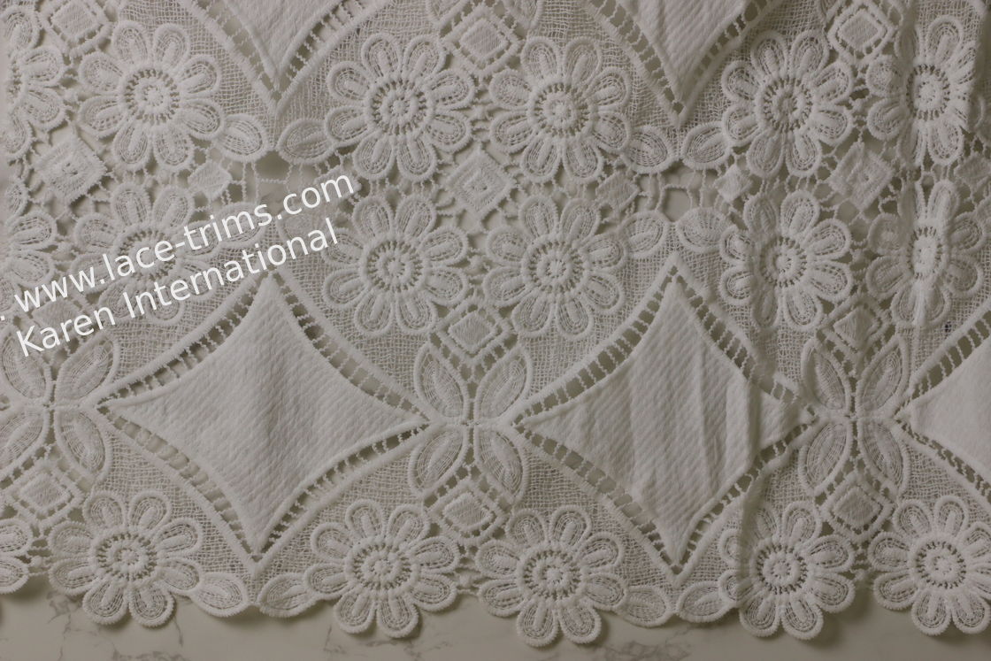 White Embroidered Lace Fabric 120cm Width Ecofriendly Class4 Color Fastness
